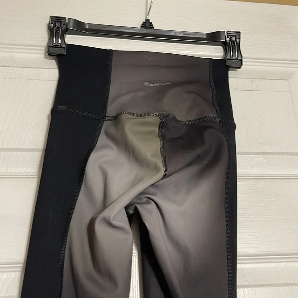 NWT Nike yoga leggings XS